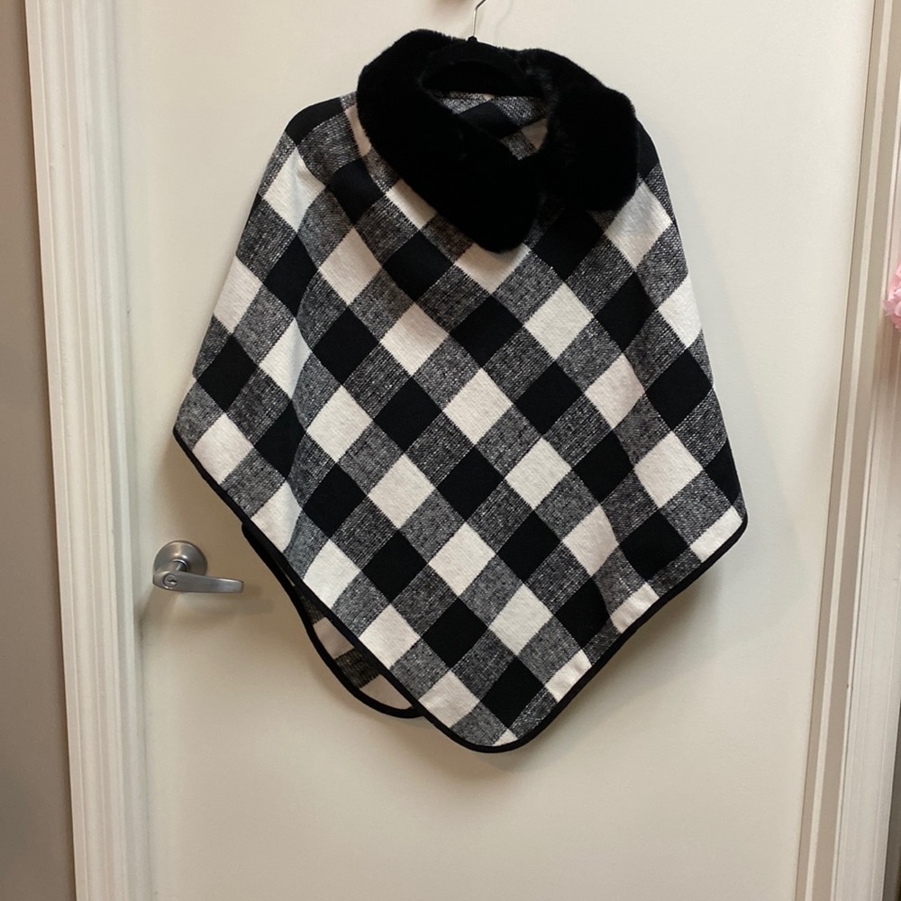 Black and white  plaid cape with faux fur collar.